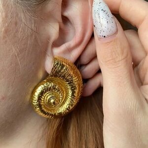 Seashell Gold Earrings